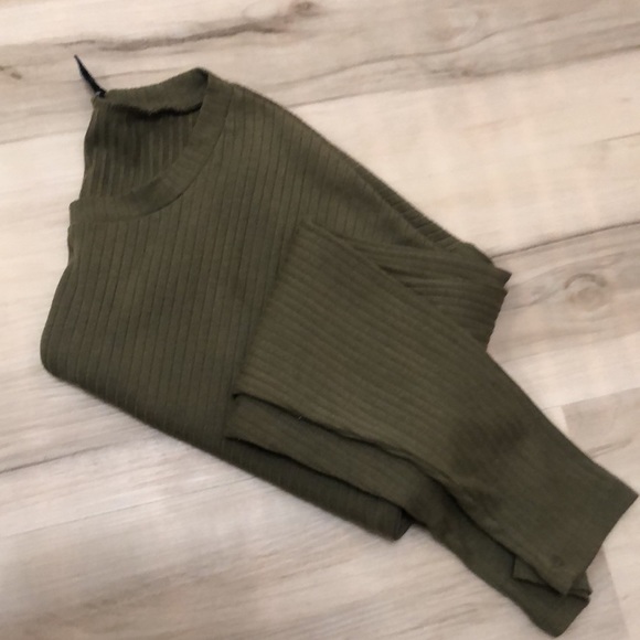 Olive Green Ribbed Crop Top - Picture 4 of 4
